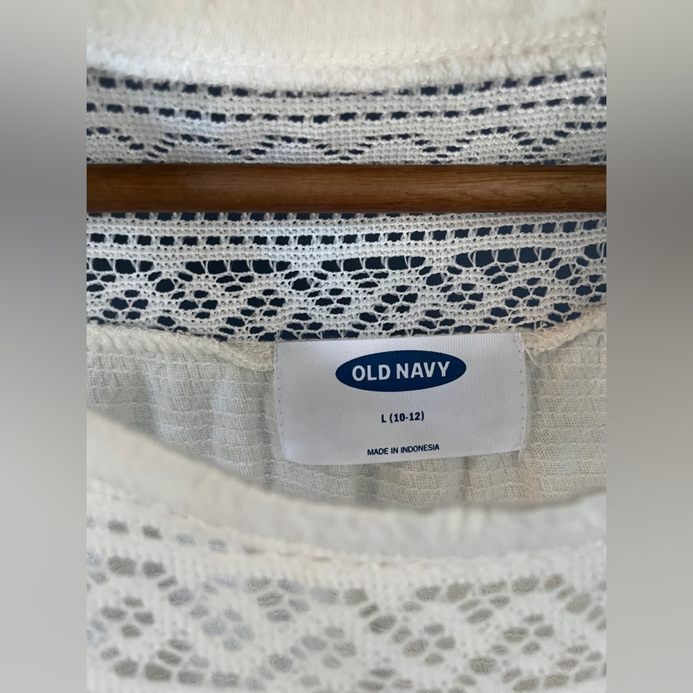 Old Navy Cotton and Lace Creamy White Blouse Top, Bracelet Sleeves - Picture 3 of 3